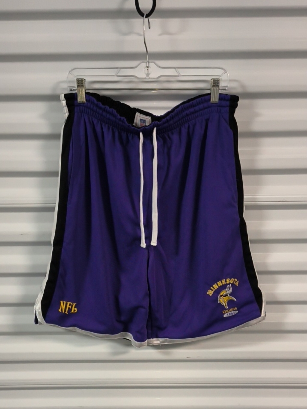 Vtg NFL Minnesota Vikings Embroidered Logo Training Basketball Shorts L